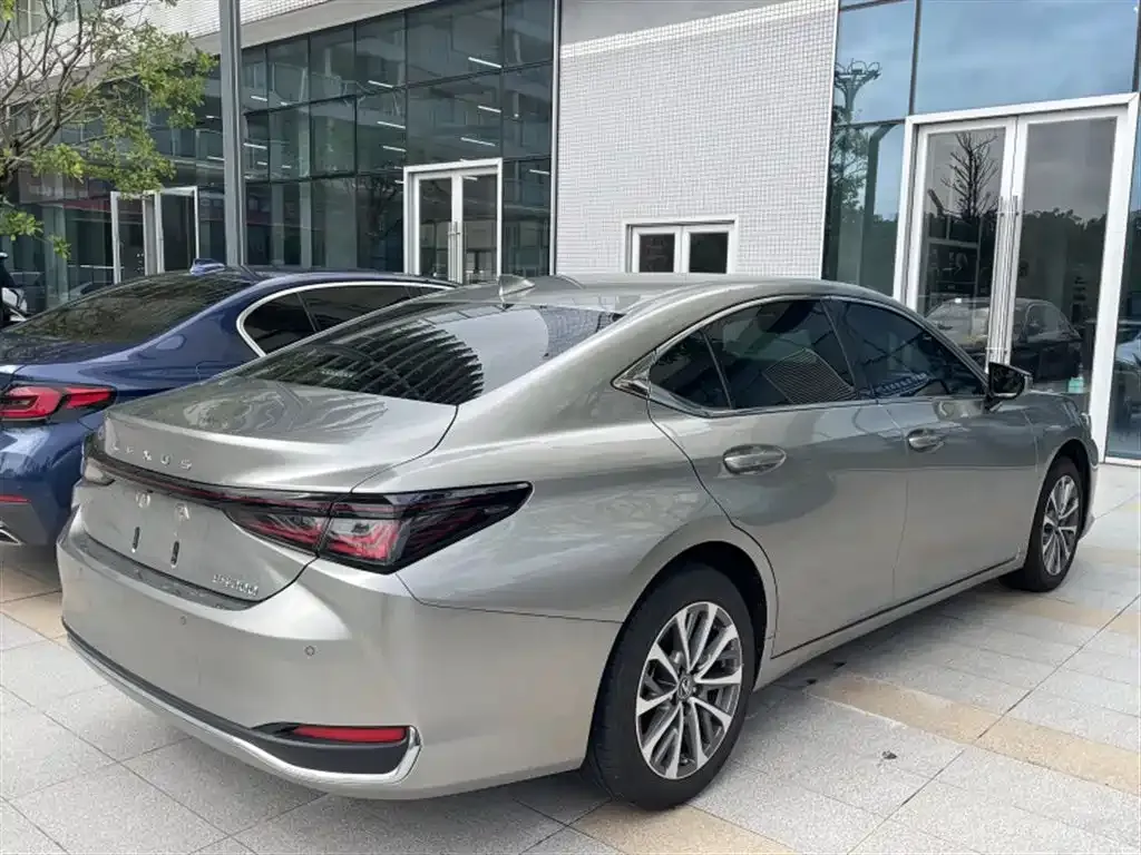 Lexus ES — фото 6