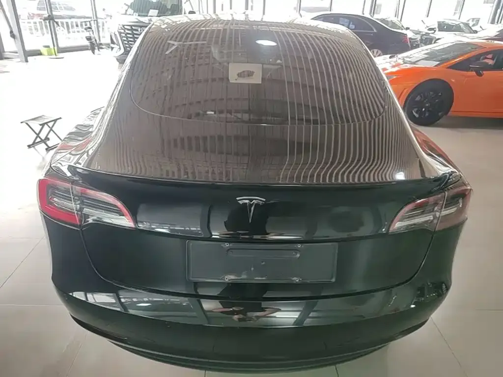 Tesla Model 3 — фото 10