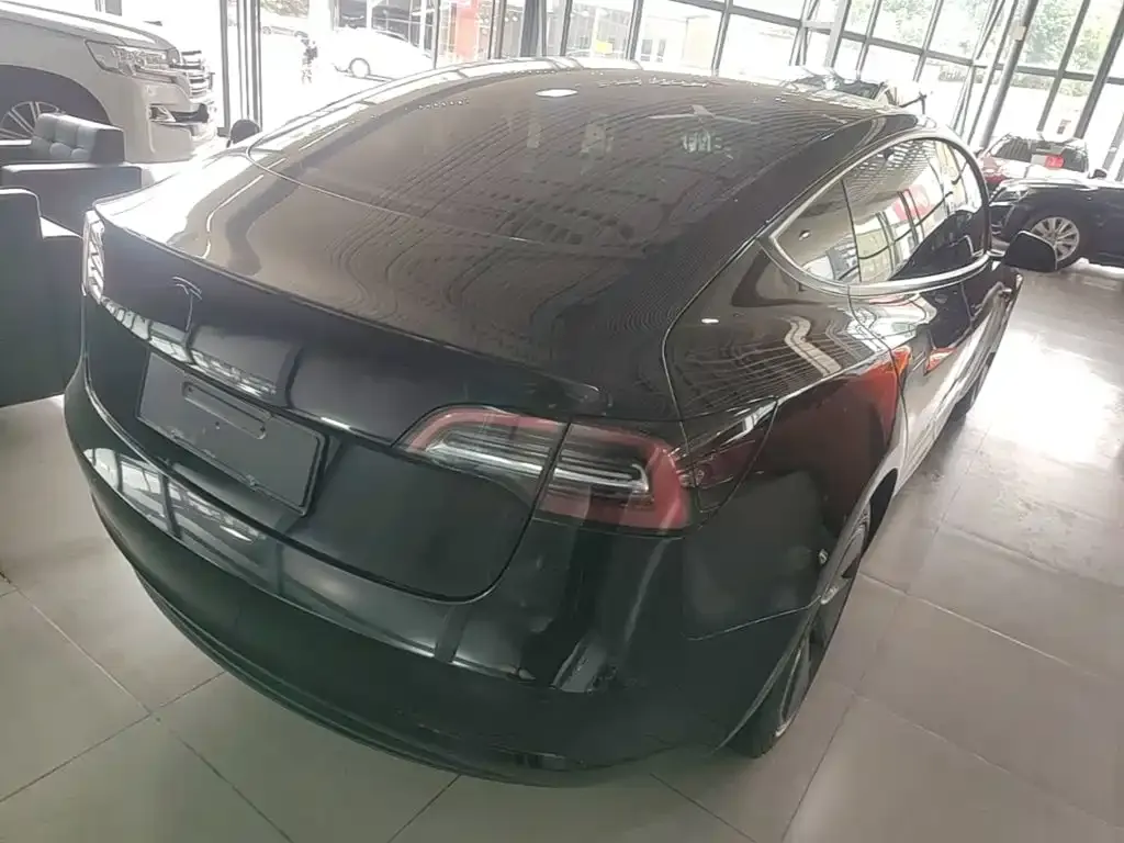Tesla Model 3 — фото 7