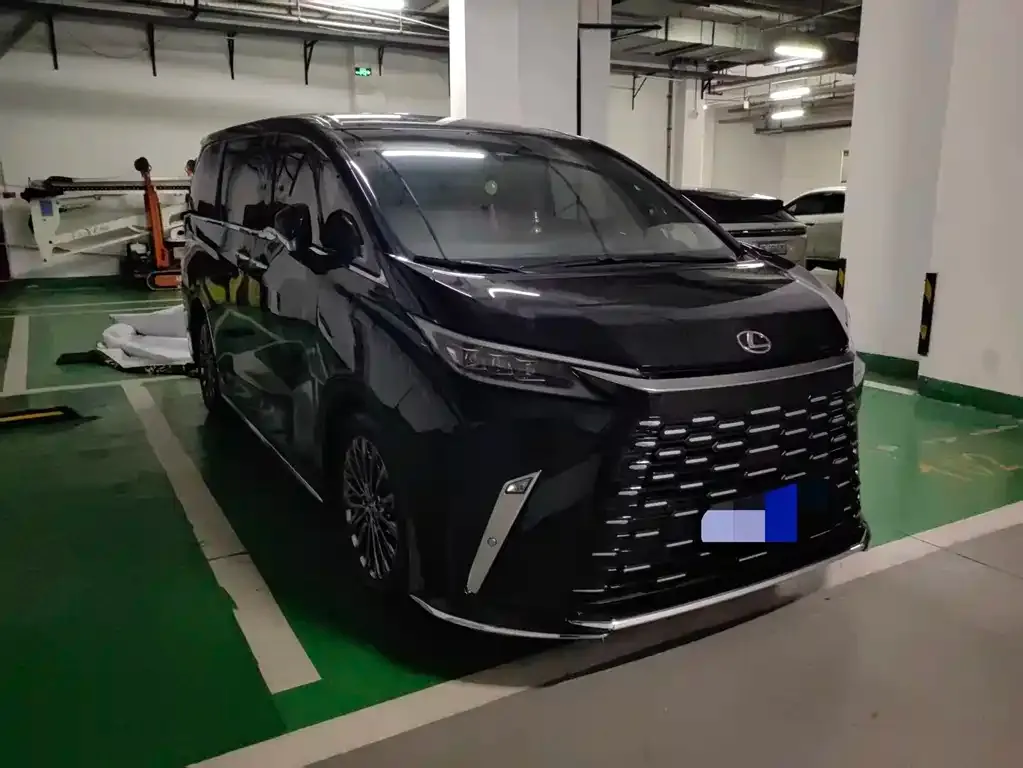 Lexus LM — фото 10