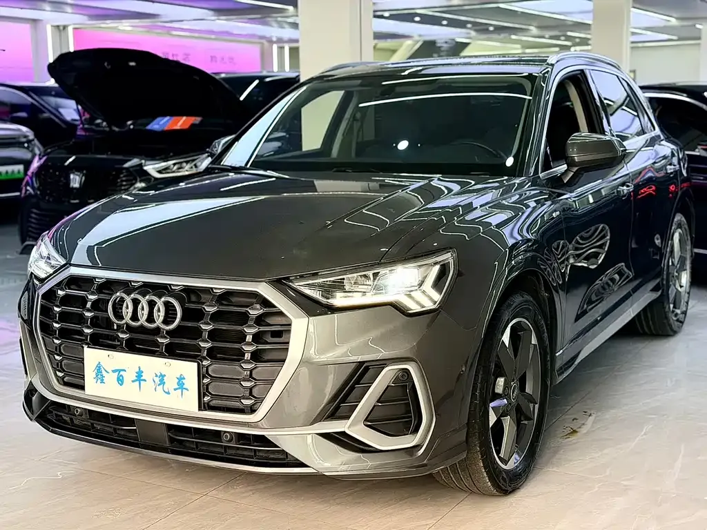 Audi Q3 — фото 1