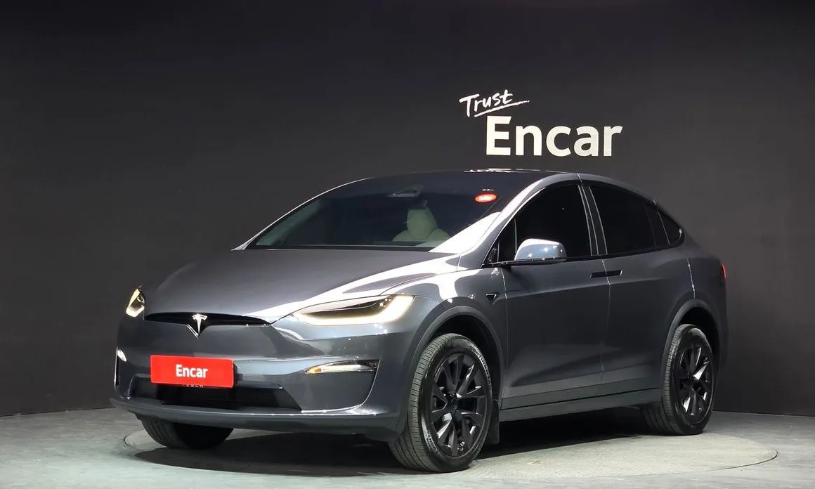 Tesla Model X — фото 1