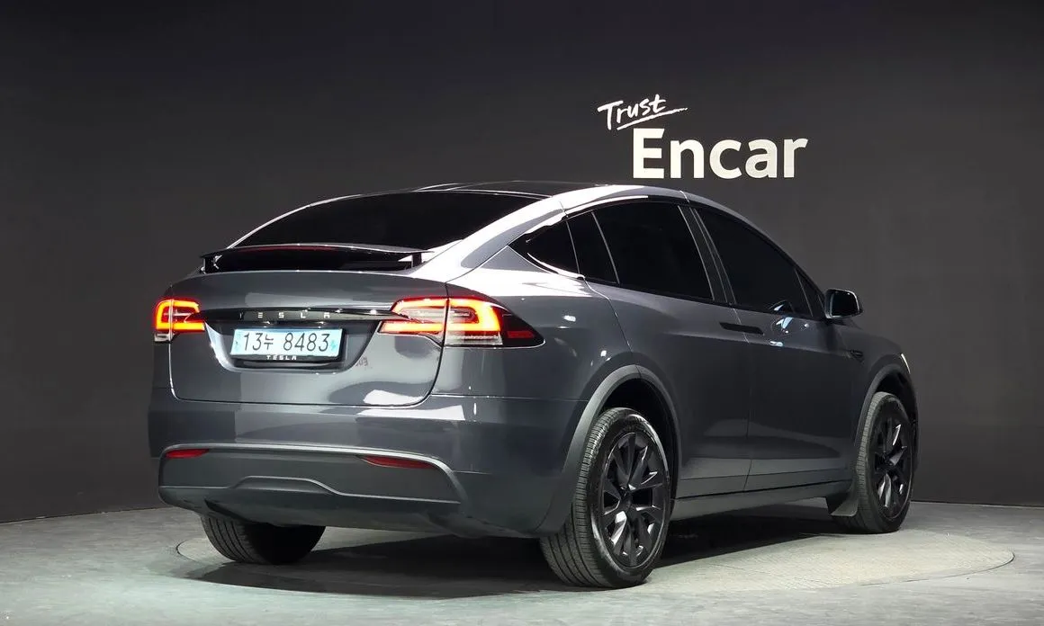 Tesla Model X — фото 3