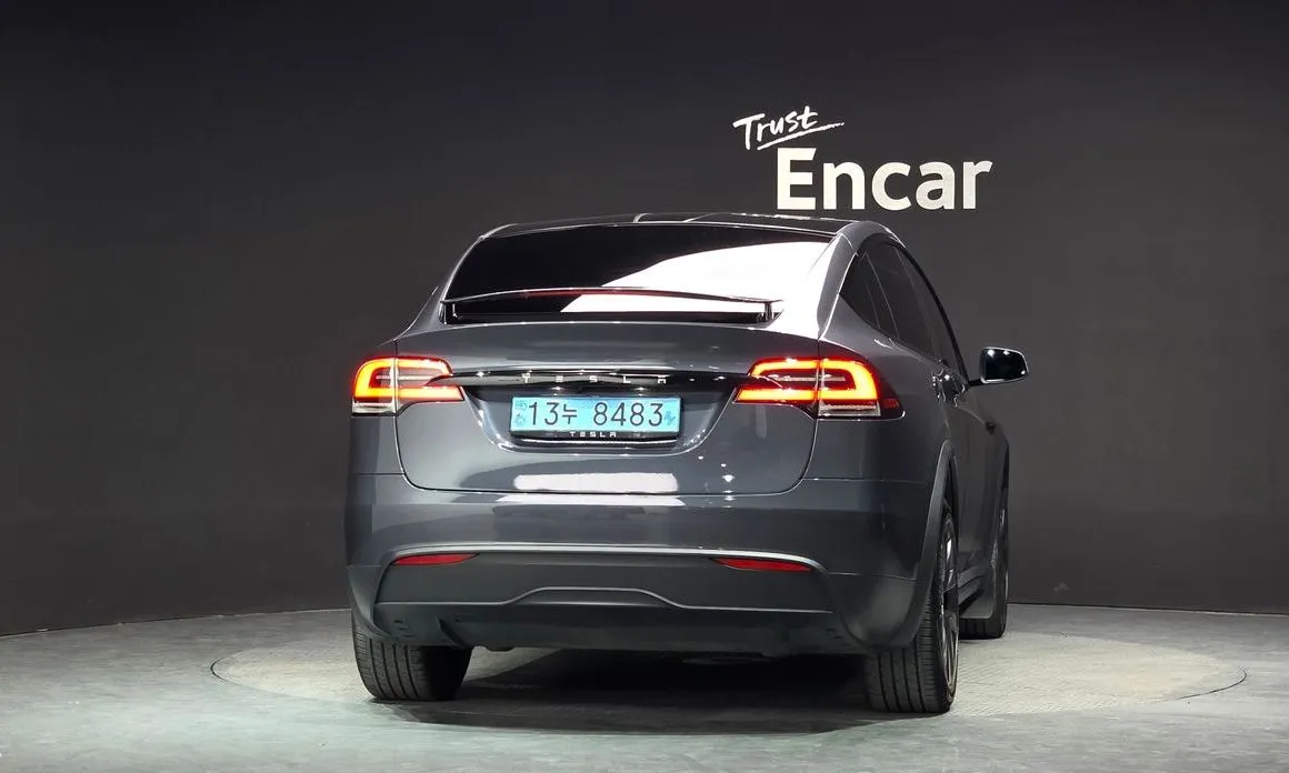 Tesla Model X — фото 2