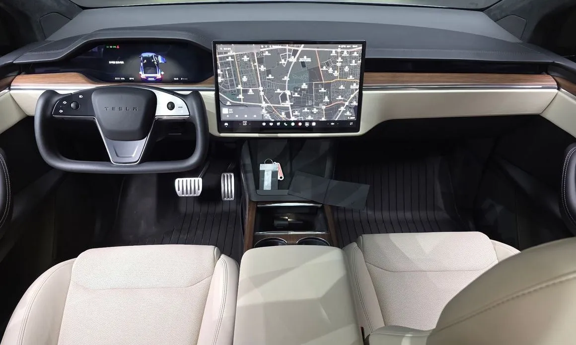 Tesla Model X — фото 9