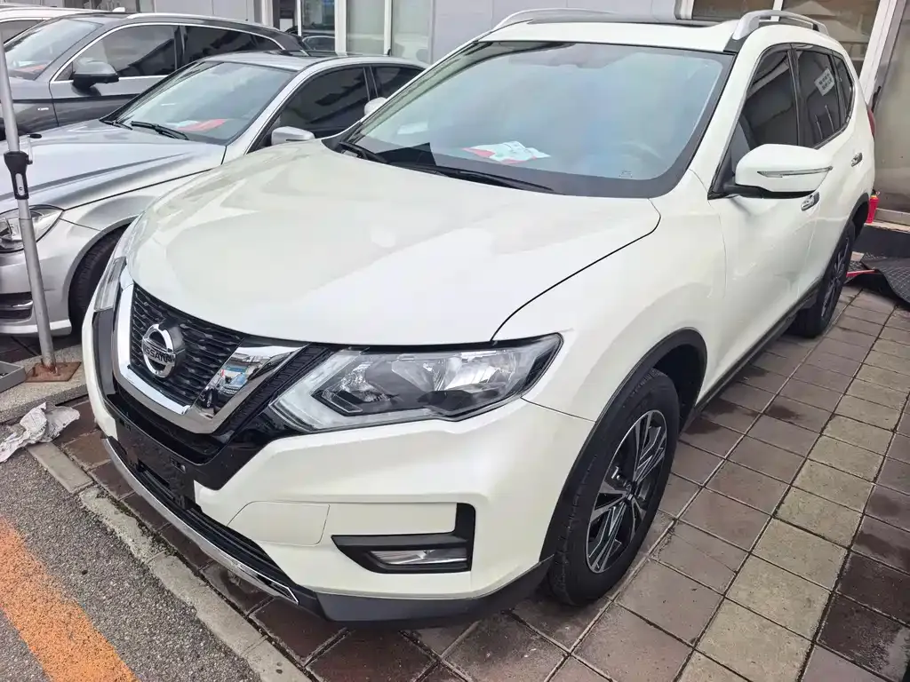 Nissan X-Trail — фото 1