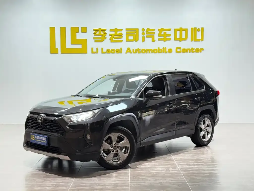 Toyota RAV4 — фото 1