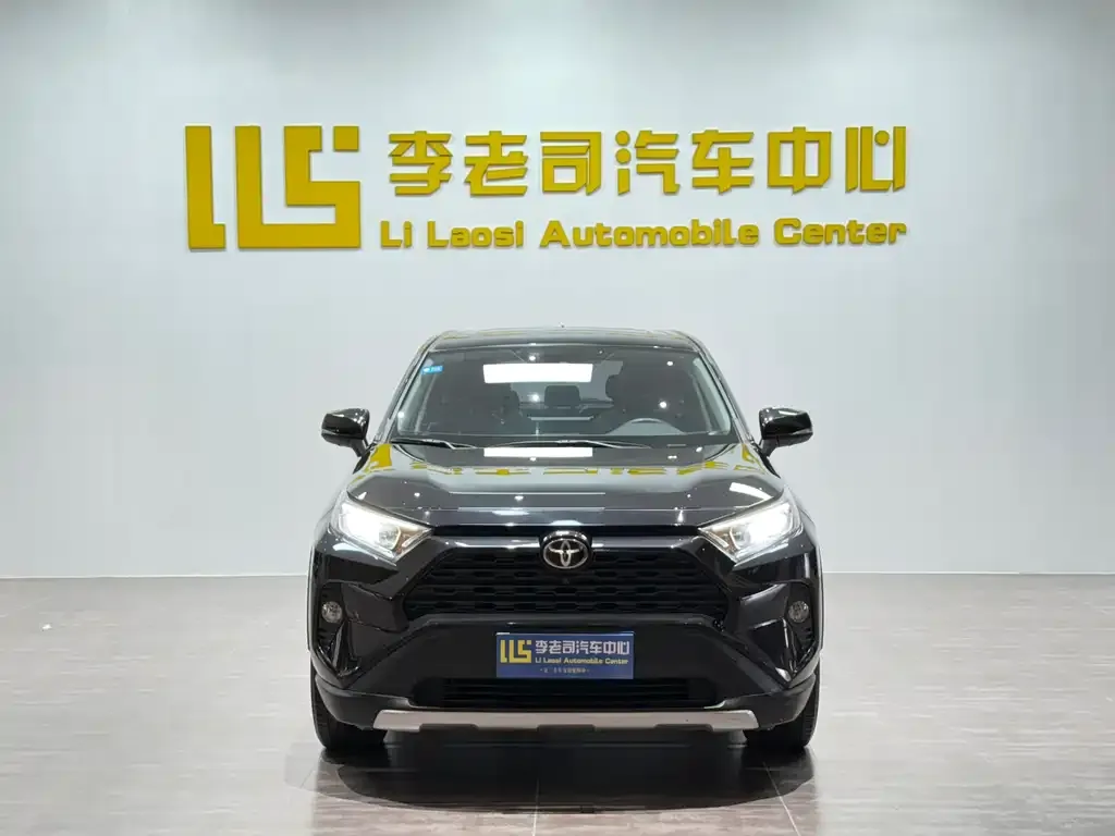 Toyota RAV4 — фото 3
