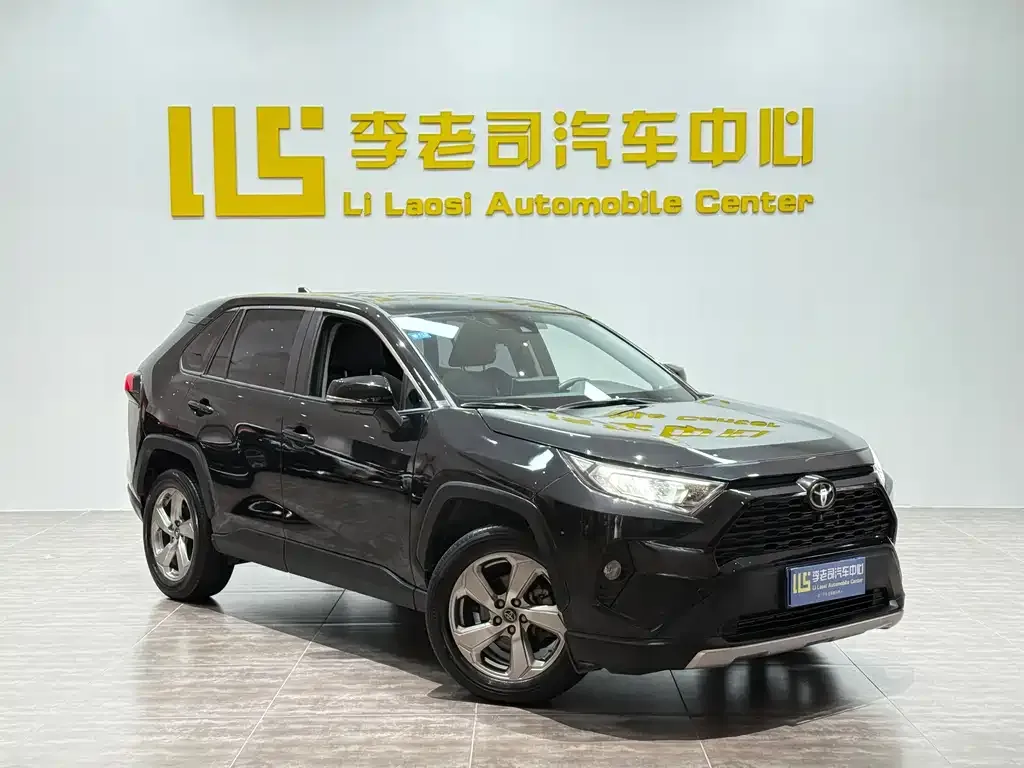 Toyota RAV4 — фото 8