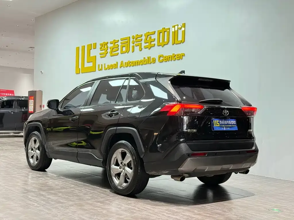 Toyota RAV4 — фото 4