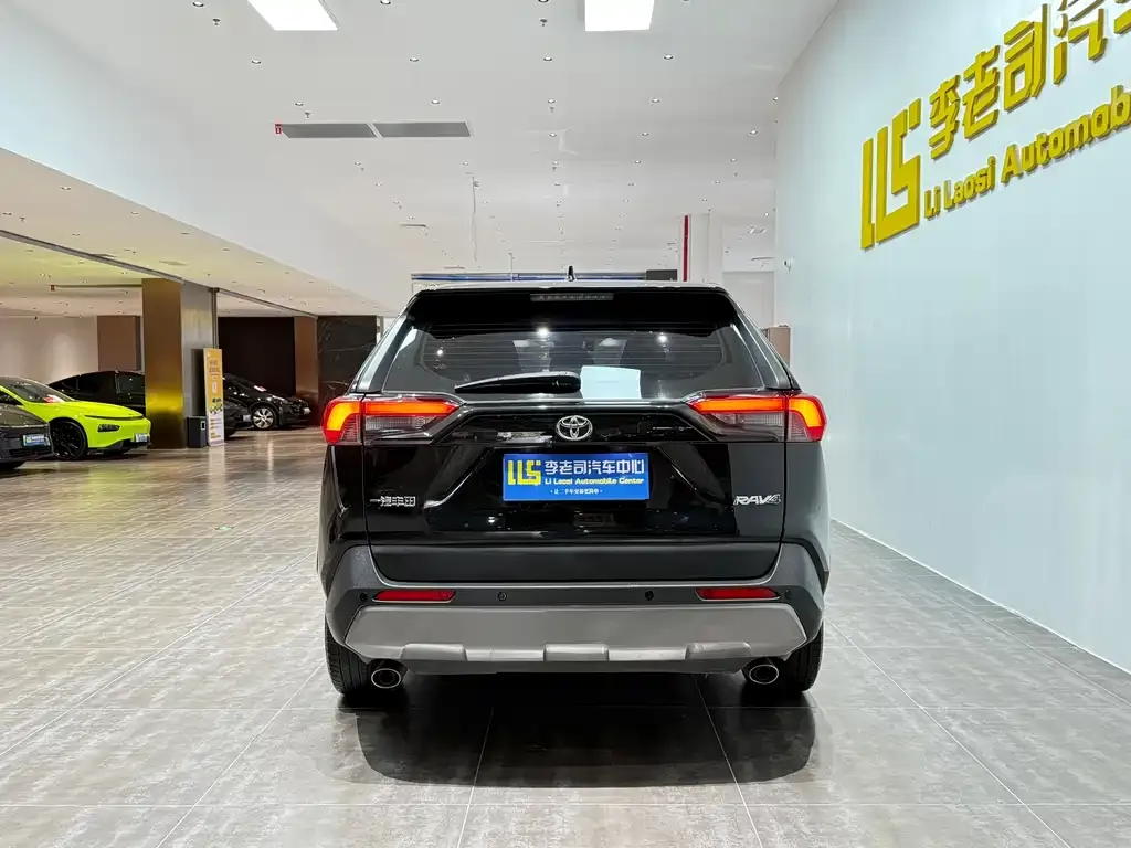 Toyota RAV4 — фото 5