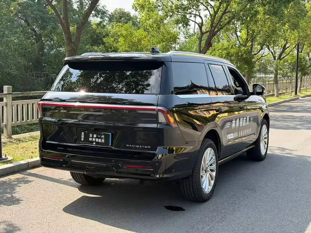 Lincoln Navigator — фото 10