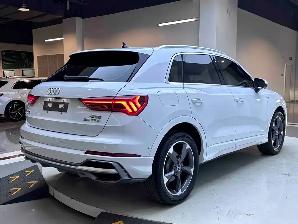 Audi Q3 — фото 8