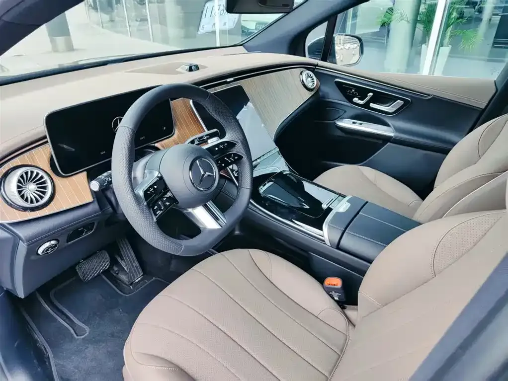 Mercedes-Benz EQE SUV — фото 3