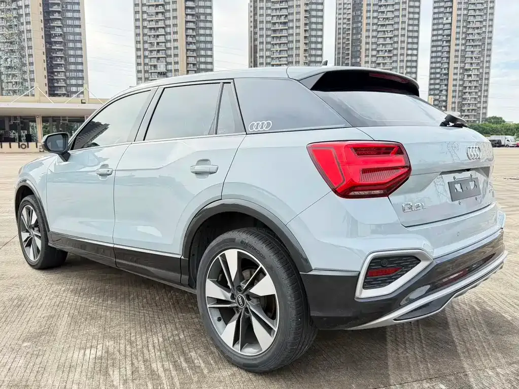 Audi Q2L — фото 4