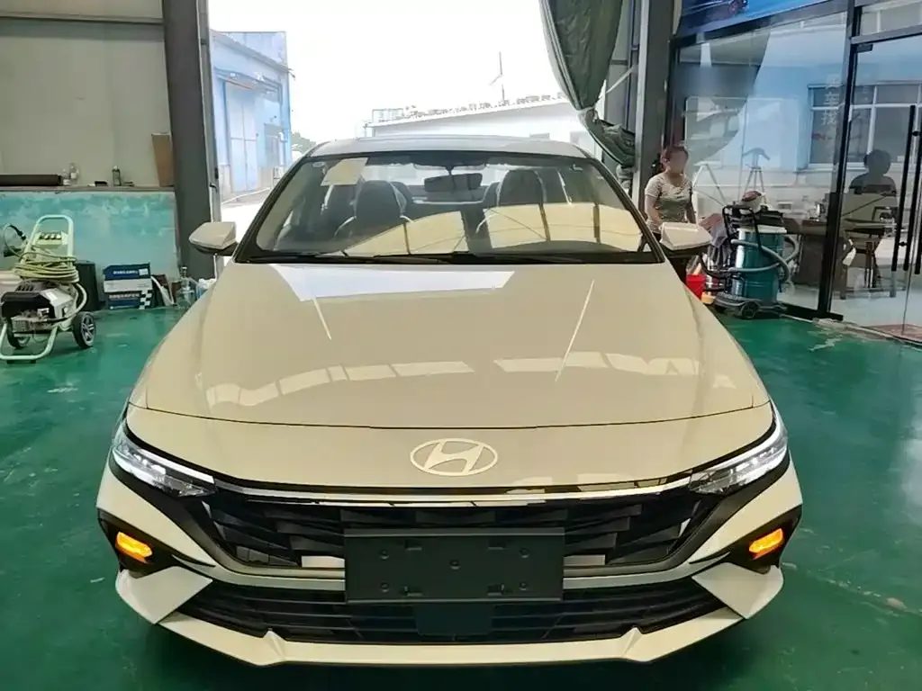 Hyundai Elantra — фото 3