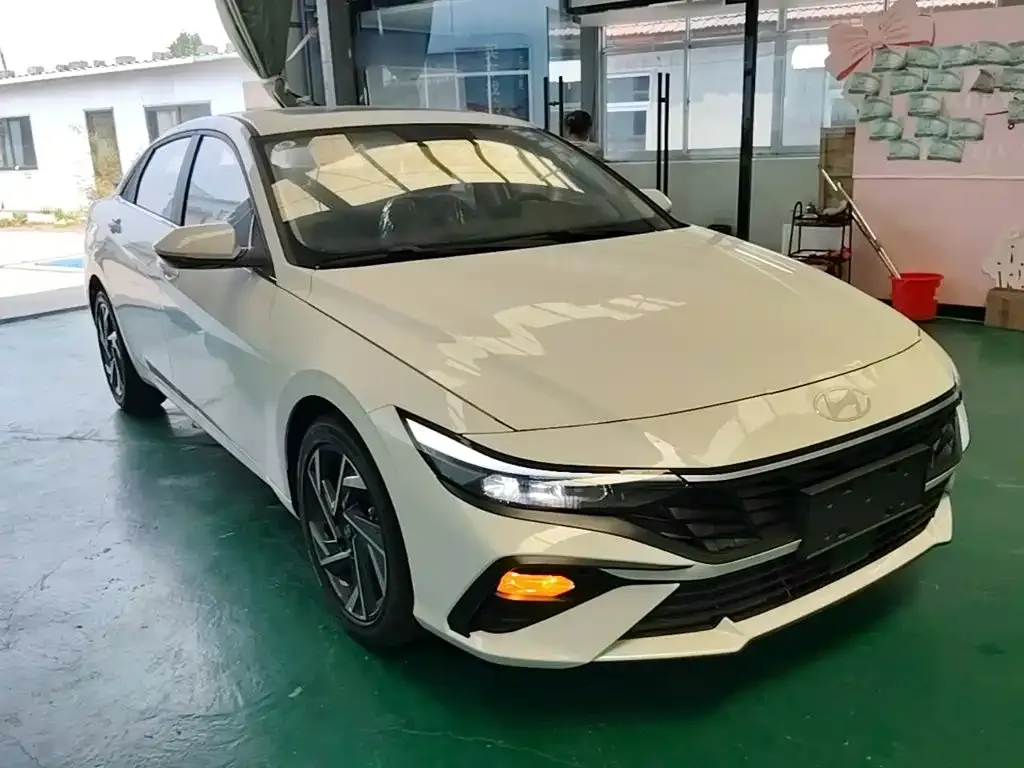 Hyundai Elantra — фото 10