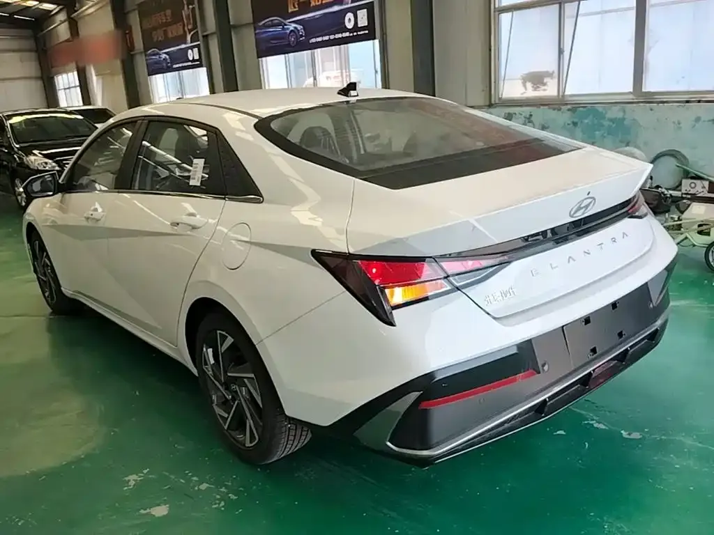 Hyundai Elantra — фото 6