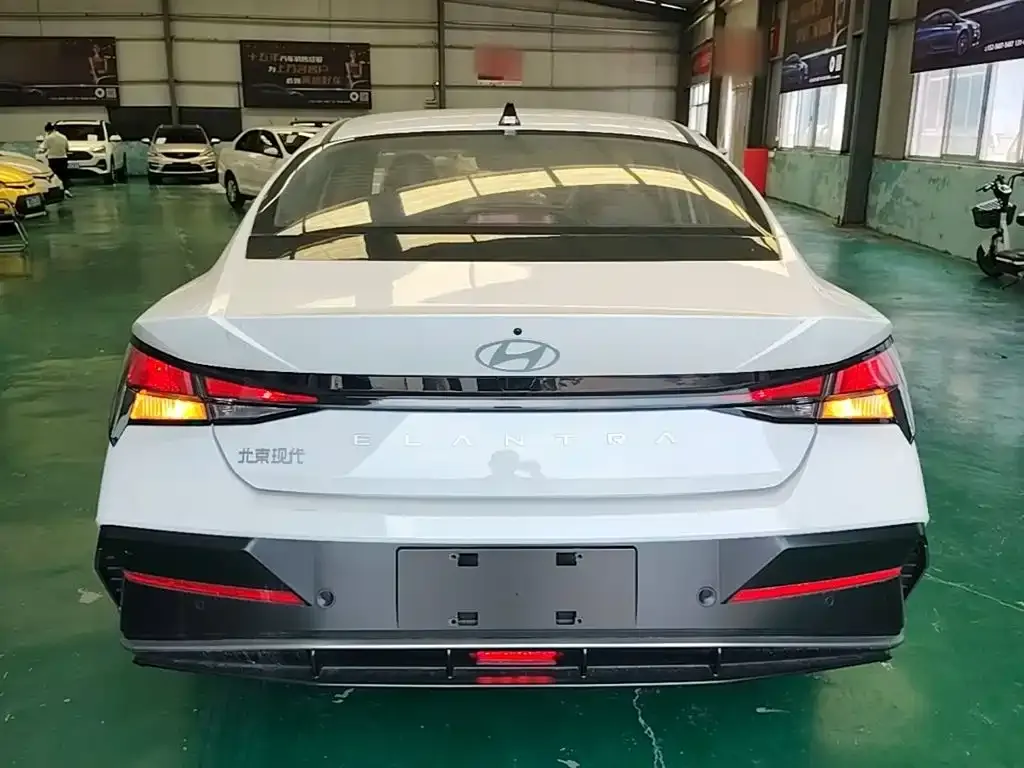 Hyundai Elantra — фото 4