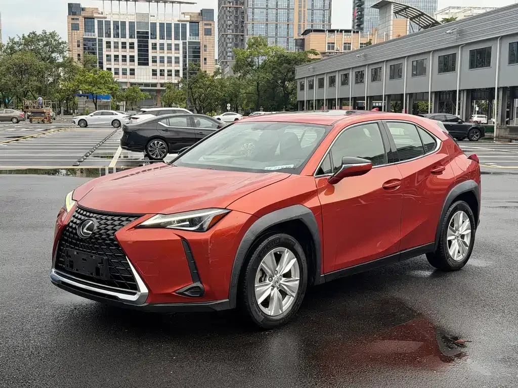Lexus UX — фото 1