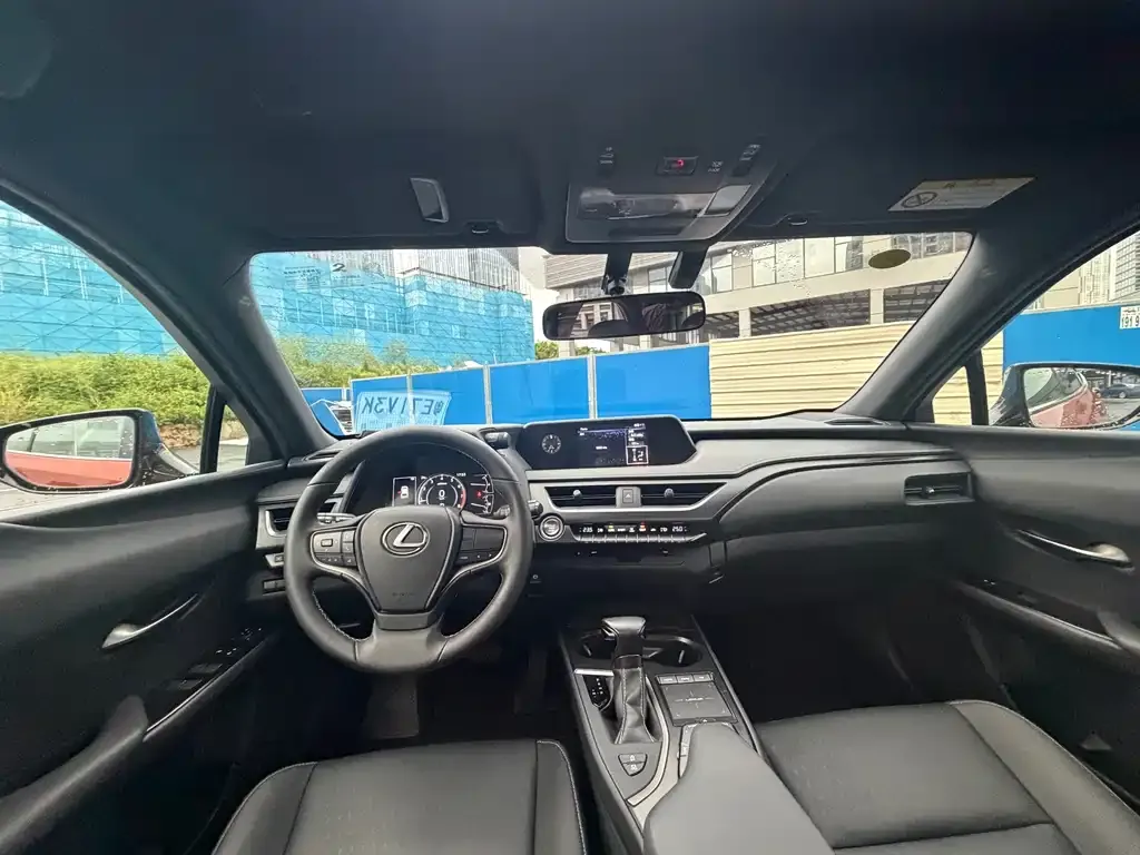 Lexus UX — фото 2