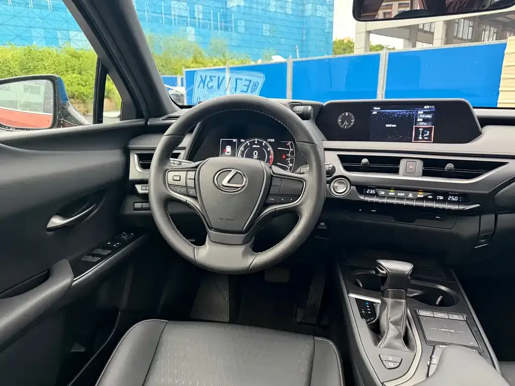 Lexus UX — фото 4