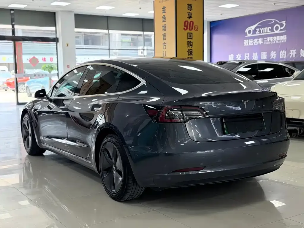 Tesla Model 3 — фото 3