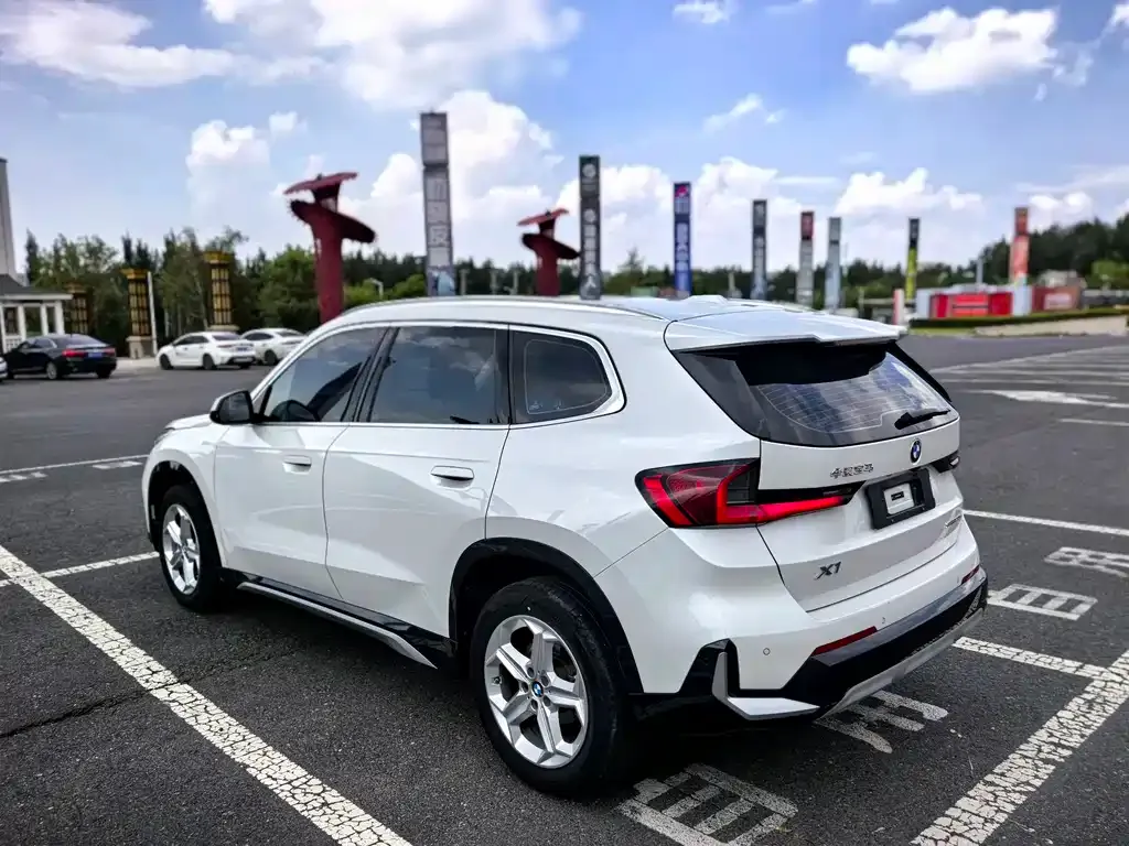 BMW X1 — фото 8