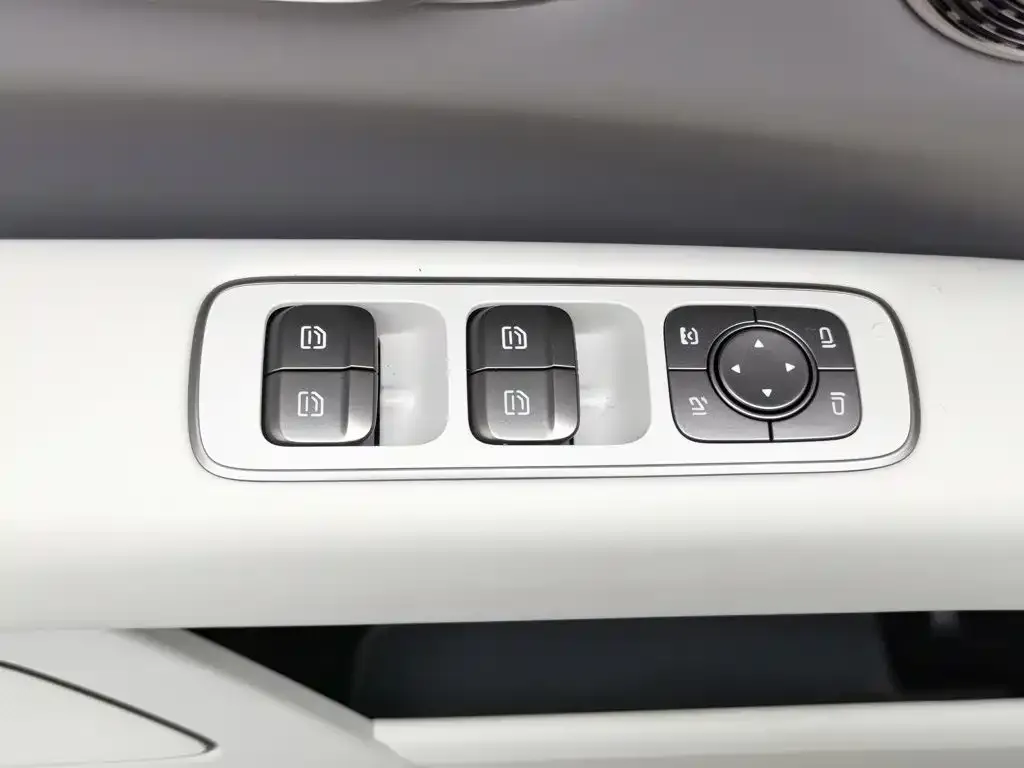 Li Auto i6 — фото 3
