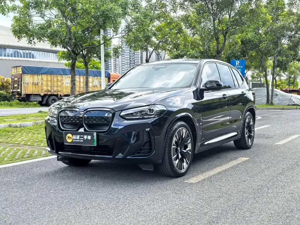 BMW iX3 — фото 1