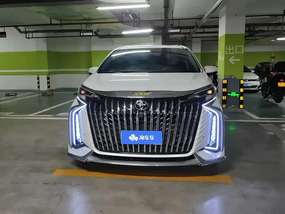 Toyota Granvia — фото 3
