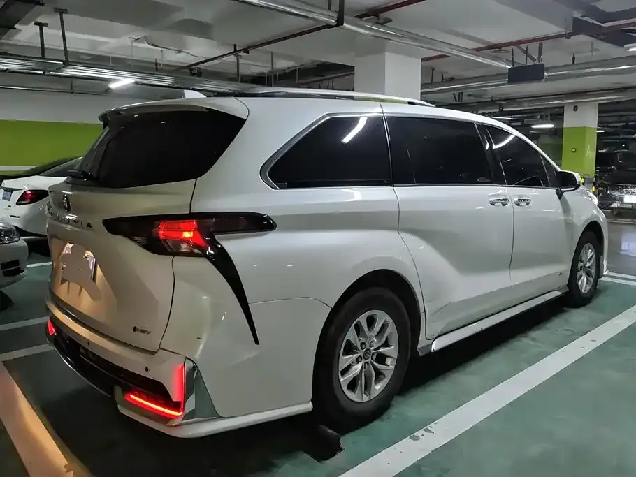Toyota Granvia — фото 10