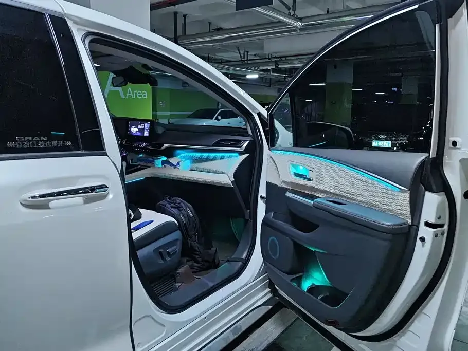 Toyota Granvia — фото 9