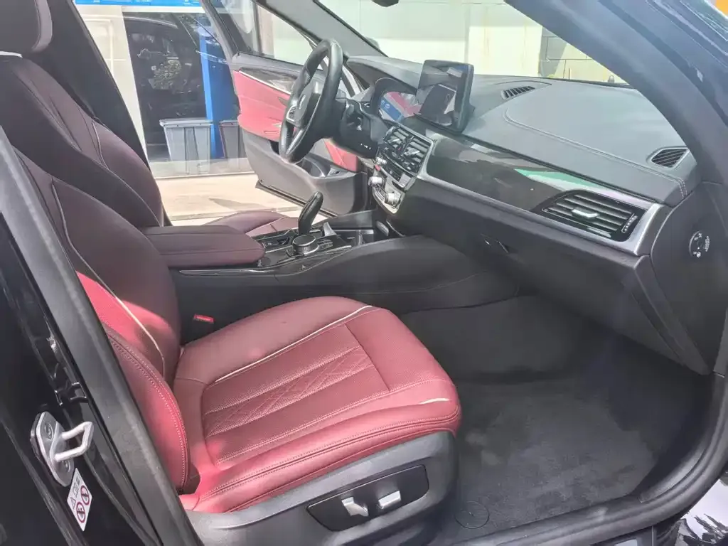 BMW 5 Series — фото 10