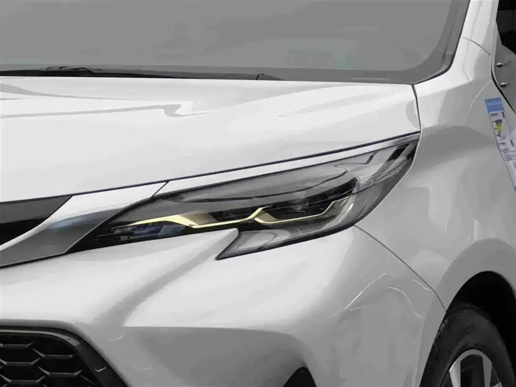 Toyota Granvia — фото 3