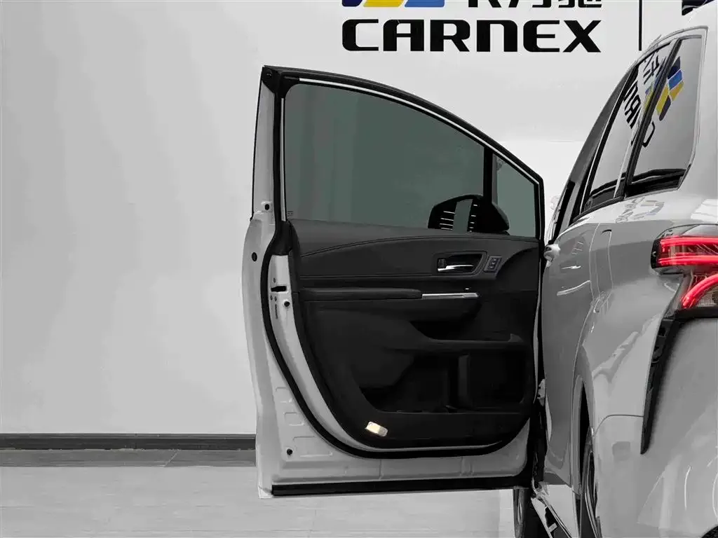 Toyota Granvia — фото 7