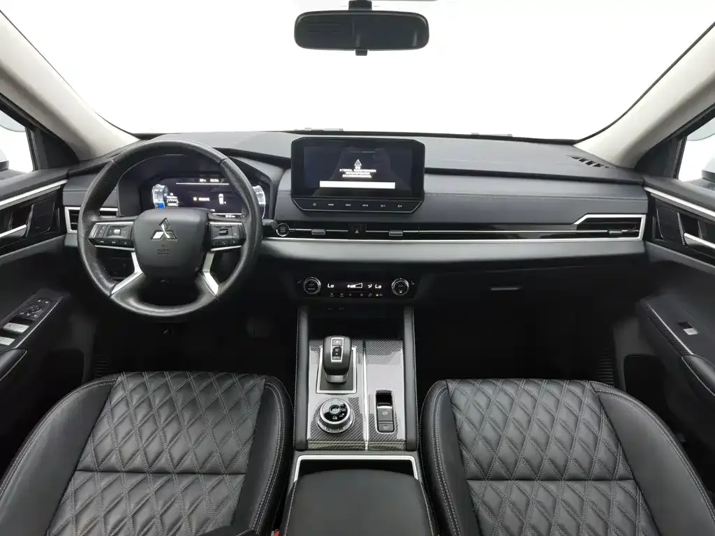 Mitsubishi Outlander — фото 7