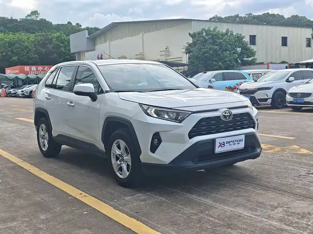 Toyota RAV4 2024 из CN, фото 2