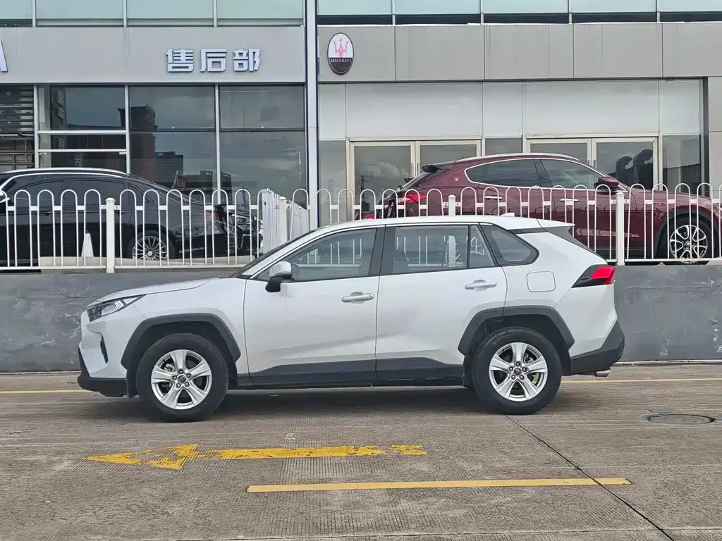 Toyota RAV4 2024 из CN, фото 5