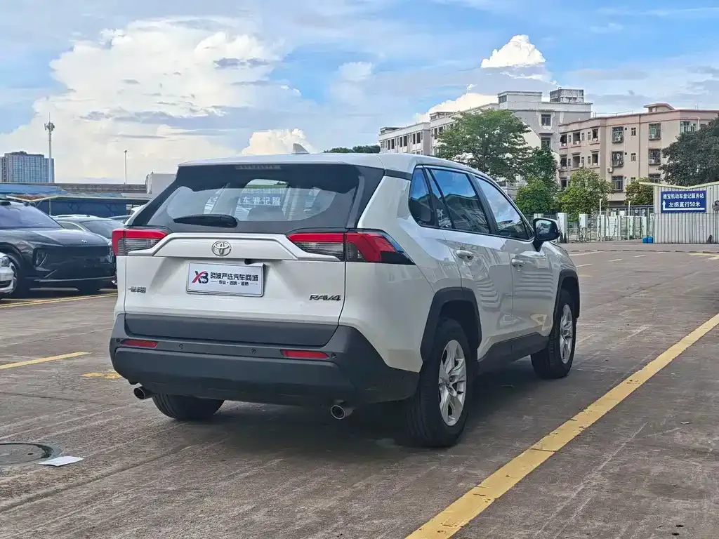 Toyota RAV4 2024 из CN, фото 3