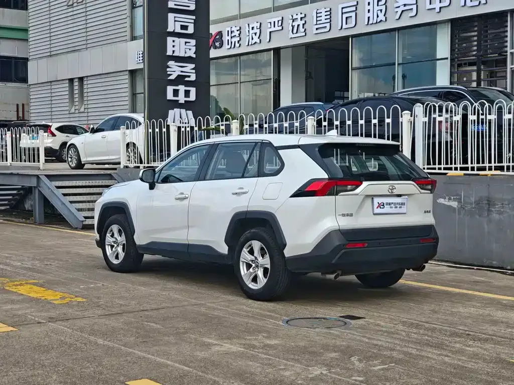 Toyota RAV4 2024 из CN, фото 6