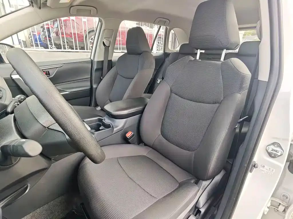 Toyota RAV4 2024 из CN, фото 8