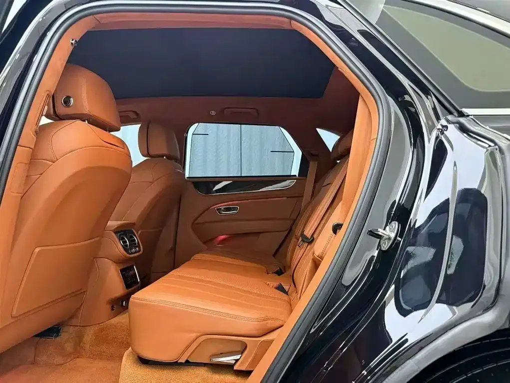 Bentley Bentayga — фото 8