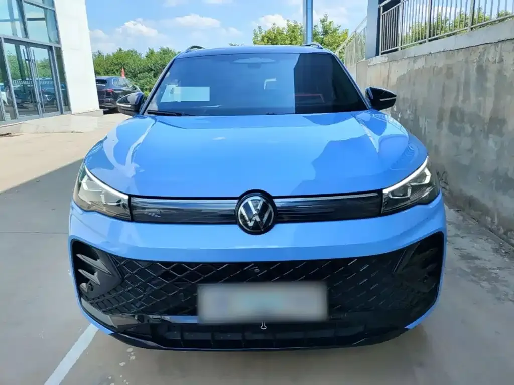 Volkswagen Tiguan L — фото 6