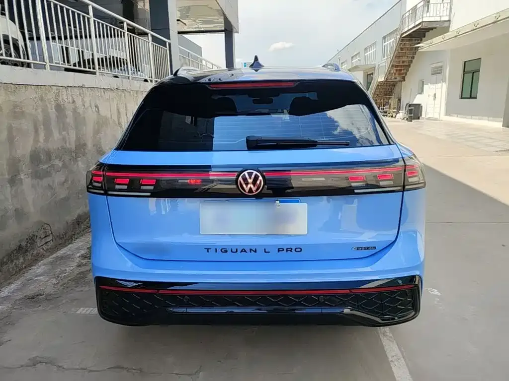 Volkswagen Tiguan L — фото 9