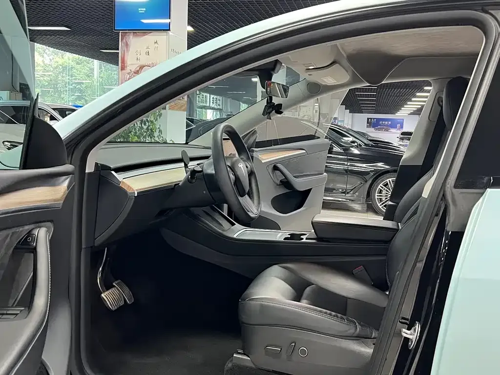Tesla Model Y — фото 7
