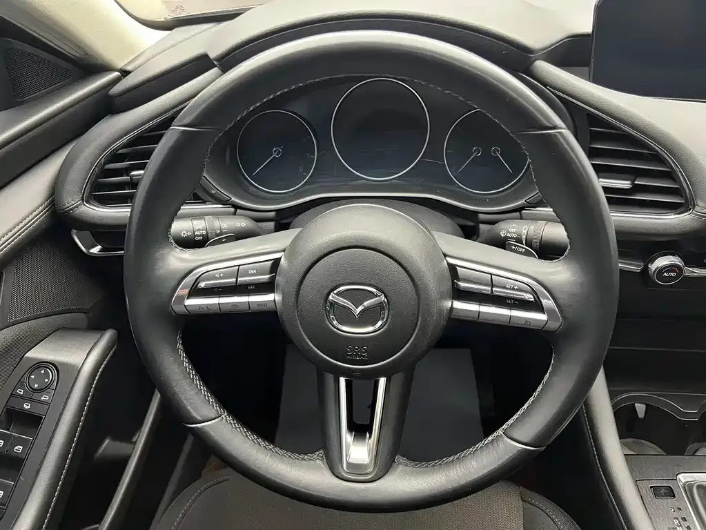 Mazda 3 Axela — фото 3
