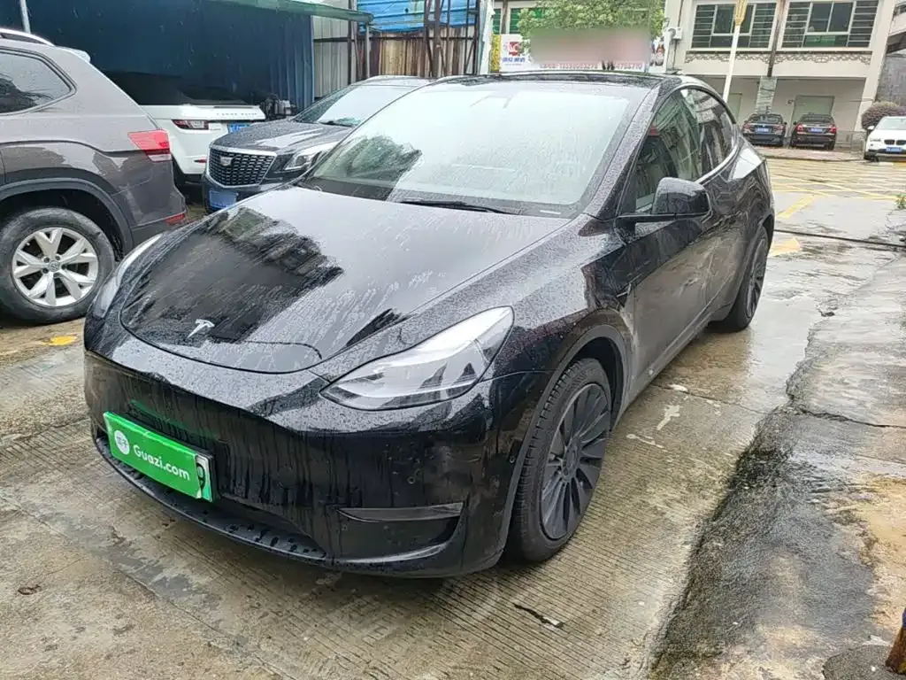 Tesla Model Y — фото 1