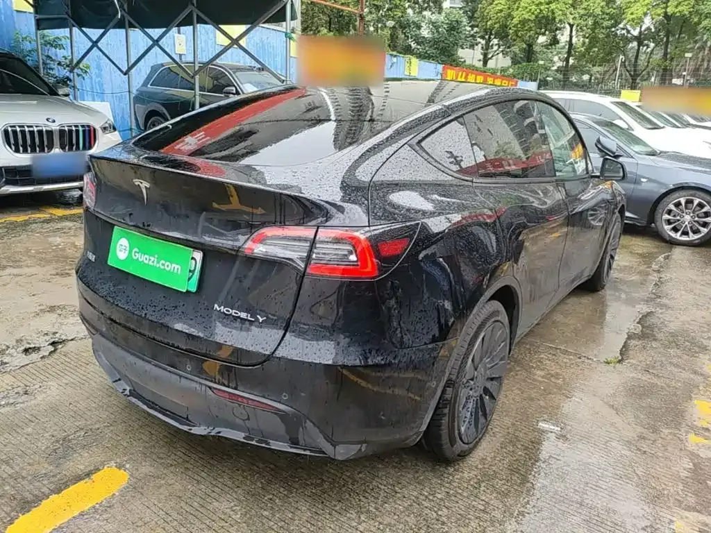 Tesla Model Y — фото 8