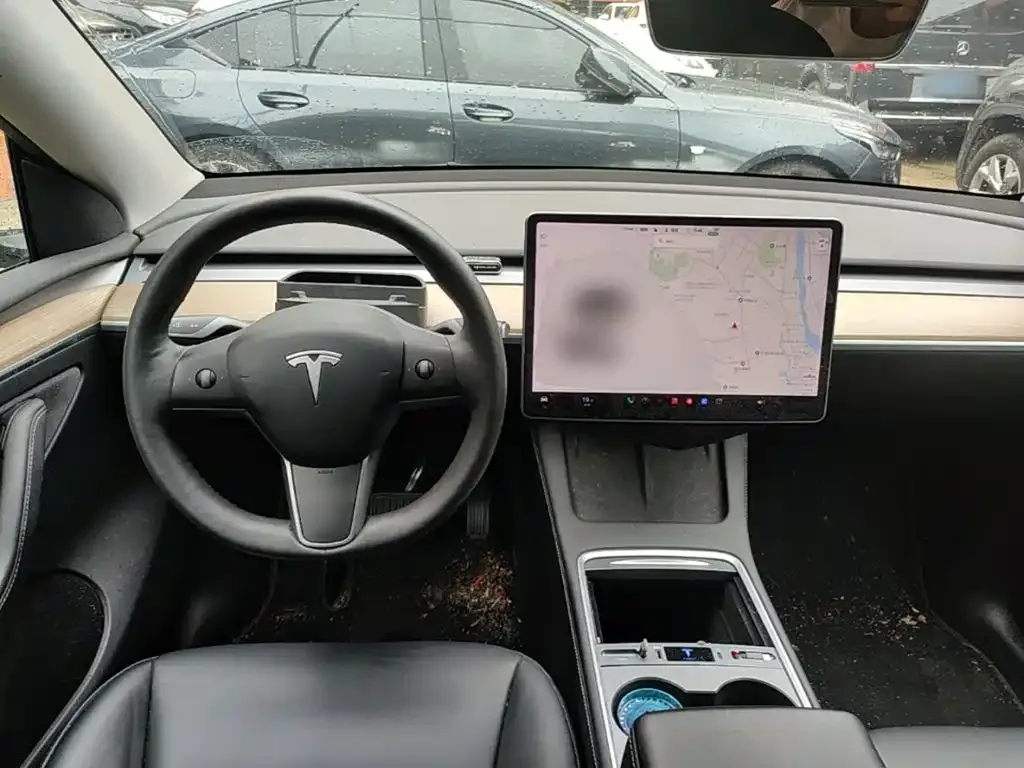Tesla Model Y — фото 4